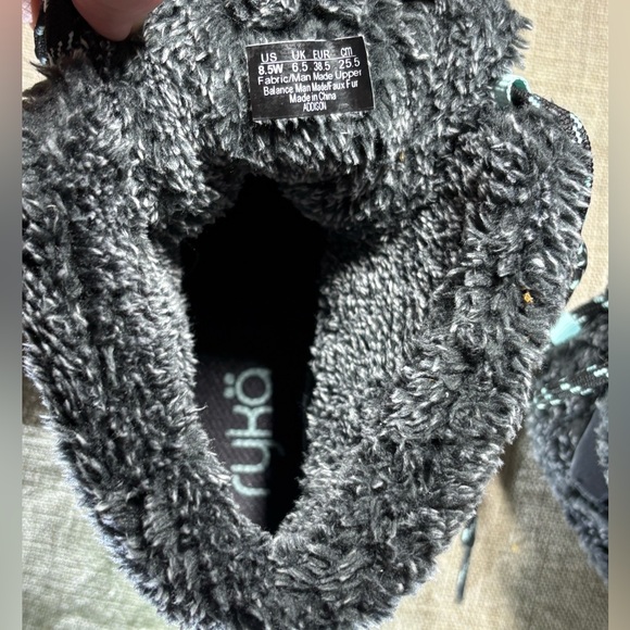 Ryka Black Winter Boots with Teal Highlights - Picture 9 of 11